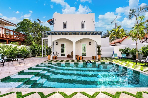 Pictured is the 2 bedroom guest house in the back of the house.