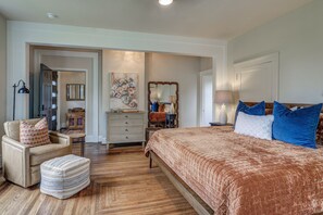 Bedroom with king bed and sitting area