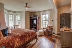 Bedroom with king bed and sitting area