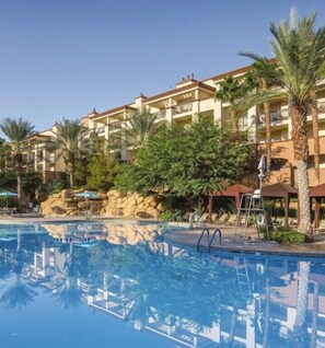 WorldMarkBoulevard_2