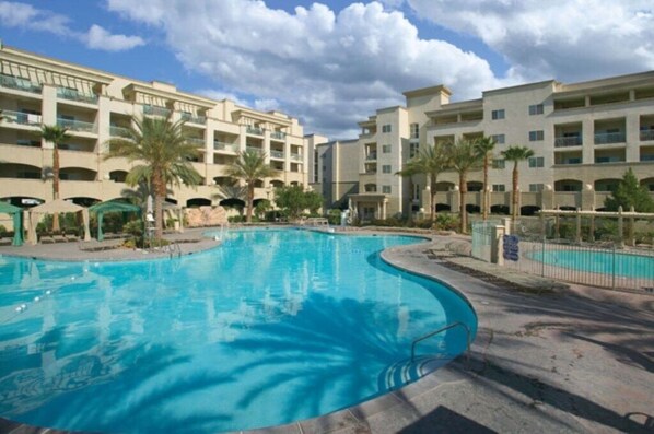 WorldMarkBoulevard_1