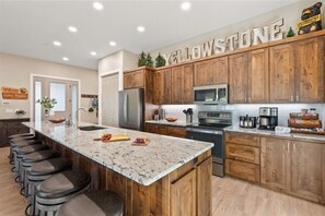 After a day exploring the park, gather around the kitchen's spacious island to prep dinner or make a delicious dessert. It's a great space to relax and connect with your family and friends.