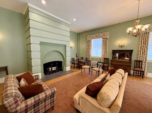 Lounge 2