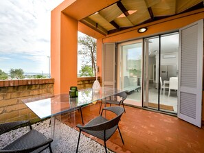 Interior Design, Flooring, Möbel, Fussboden, Stuhl, Holzbeize, Decke, Zimmer, Wohnung, Hartholz