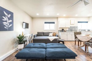 #StayInMyDistrict West Bench Comfortable furnishings & amenities make this private studio the perfect home #StayinMyDistrict #bookdirect