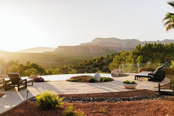 Shared Infinity Pool 