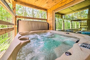Indoor spa tub