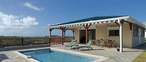 Vue sur piscine
