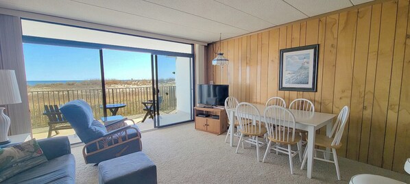 LIVING-AREA-SAILS II-102-OCEAN CITY