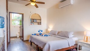 King Bed with AC