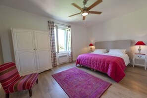Air conditioned bedroom with ensuite. Superking bed