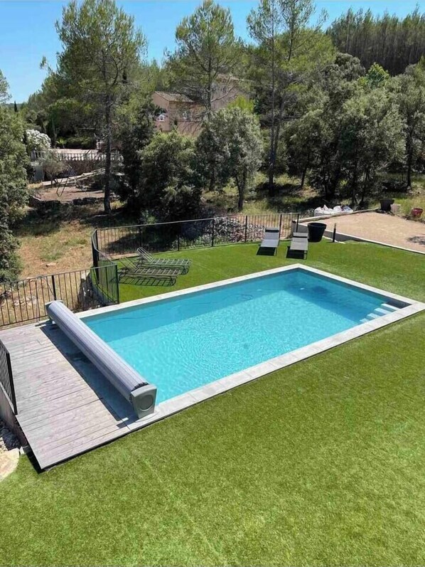 swimming pool, garden (1)