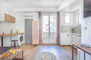 (2) Pièce à vivre