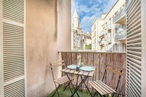 (6) Balcon
