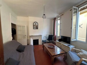 living room, table, TV, desk, convertible sofa (2)