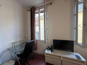living room, TV, desk, 