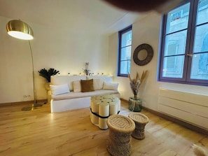 living room, coffee table (1)
