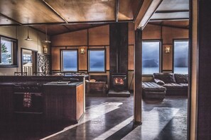 The Mountain Lodge Inside