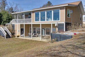 Property Exterior | Outdoor Dining Table | Spacious Yard