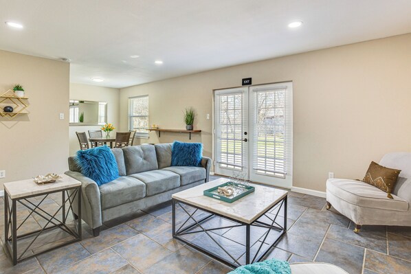 Fort Worth Vacation Rental | 3BR | 2BA | 1 Step to Enter | 1,300 Sq Ft
