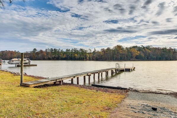 Prosperity Vacation Rental | 3BR | 2BA | 3 Steps Required | 1,650 Sq Ft