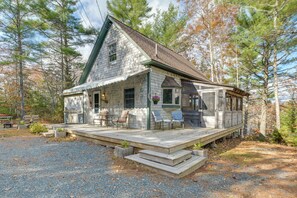 Property Exterior | Driveway (4 Vehicles) | Trailers Allowed (12' Max)