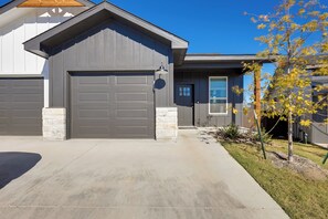Parking | Driveway (1 Vehicle) | Free Street Parking