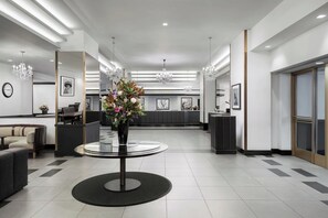 24/7 front desk to check your luggage before and after you check out