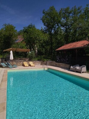 Piscine, gîtes le bois de barthes