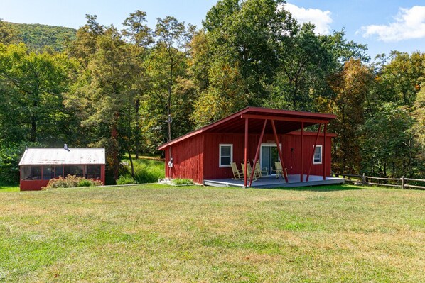 Red Cabin at Willow Lake