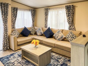 Open plan living space | Seascape Lodge, Sandown