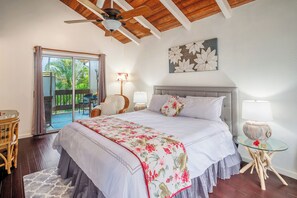 STUDIO WITH VAULTED CEILINGS 