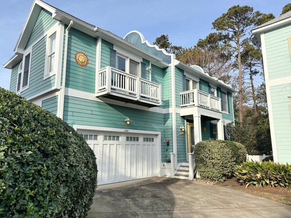 BB43: Walk on Water | Front Exterior