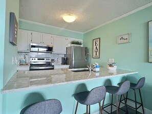 Kitchen and Breakfast Bar