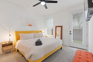 King Bed with Backyard Access.