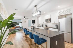 4 bar stools