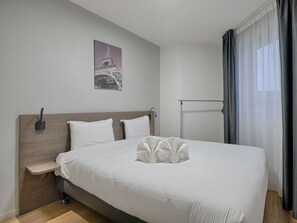 Bright and cosy bedroom with a comfortable double bed, ideal for a restful stay.