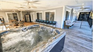 Hot Tub (Great Escape River House) under covered porch