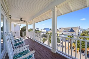 Arrabella - Adorable Pet-Friendly Vacation Rental House with Community Pool Near Gulf in Seagrove Beach, Florida - Bliss Beach Rentals