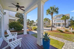 Arrabella - Adorable Pet-Friendly Vacation Rental House with Community Pool Near Gulf in Seagrove Beach, Florida - Bliss Beach Rentals