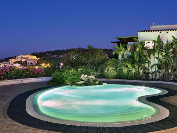 L'Eau, Ciel, Plante, Piscine, Arbre, Arecales, Ombre, Design Urbain, Loisir, Herbe