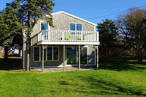 Deck with waterview