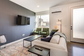Living Room | Free WiFi | Smart TV | Queen Sleeper Sofa | 1st Floor