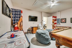Game Room | Garage | Pool Table | Air Hockey Table | Arcade Machine | Free WiFi