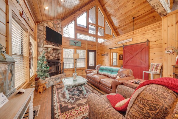 Broken Bow Vacation Rental | Studio | 1BA | 780 Sq Ft | 5 Steps Required