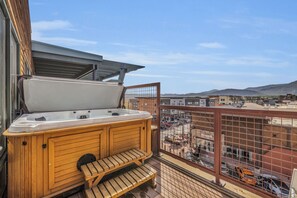 Private Hot Tub Deck with Views of Swaner Nature Preserve