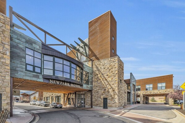 Newpark Hotel Entrance