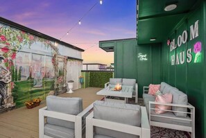 A massive rooftop with plenty of seating for your entire group! Enjoy the pool table and other games, cook up a meal on the griddle, or just relax and enjoy the chic and sophisticated floral vibes before heading out! 