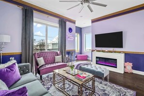 Prepare to be enchanted as you enter this luxurious grand living room, a space designed for unforgettable moments. Let the crystal- led fireplace transform your evenings and nights into moody and dreamy moments.