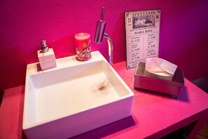 Bathroom amenities